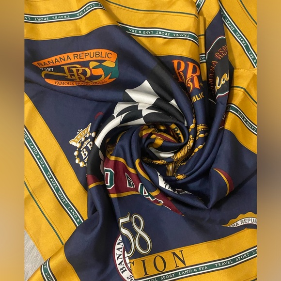 Beautiful Banana Republic square silk scarf medium - Picture 2 of 2